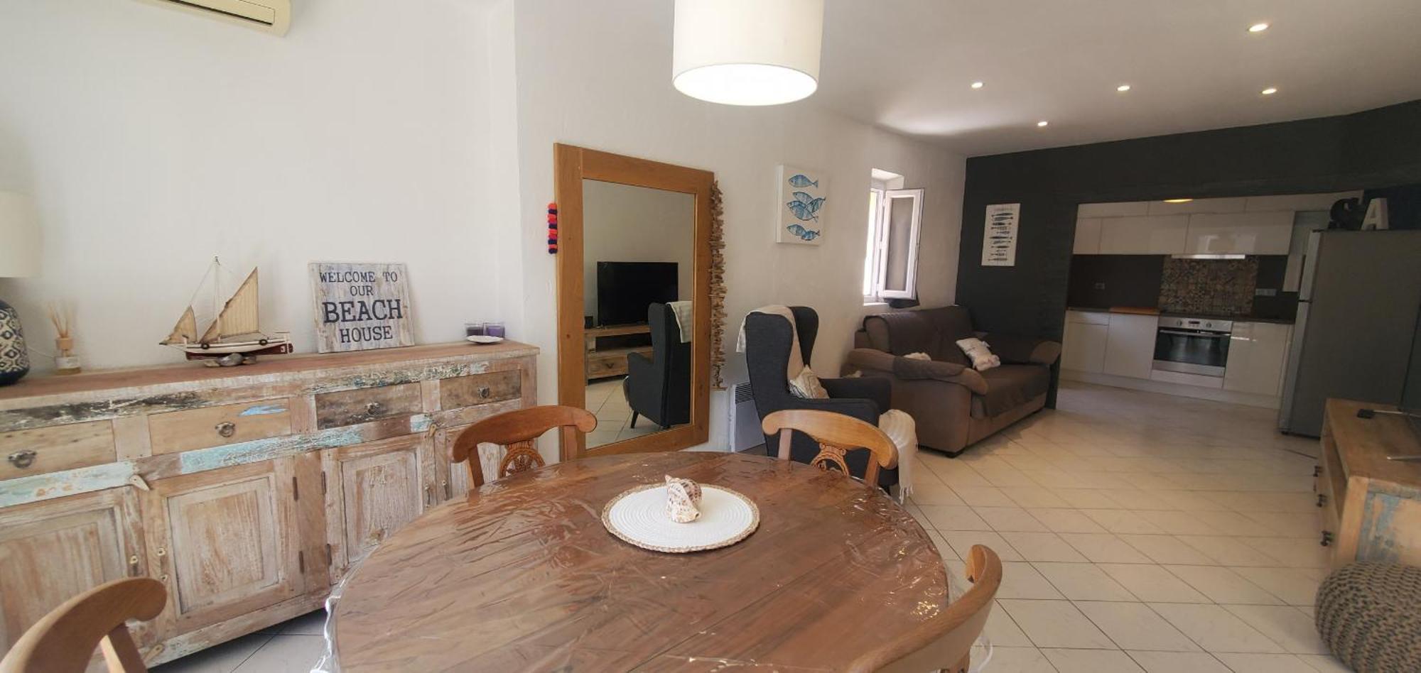 A 50m Des Plages, 1er Etage De Appartement