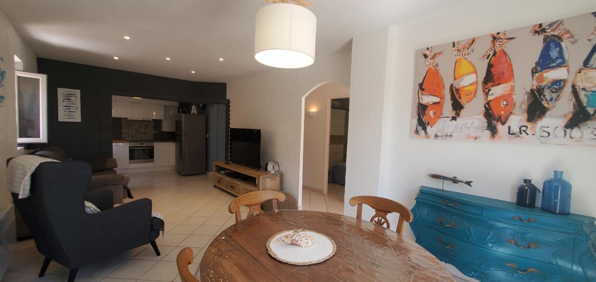 A 50m Des Plages, 1er Etage De *