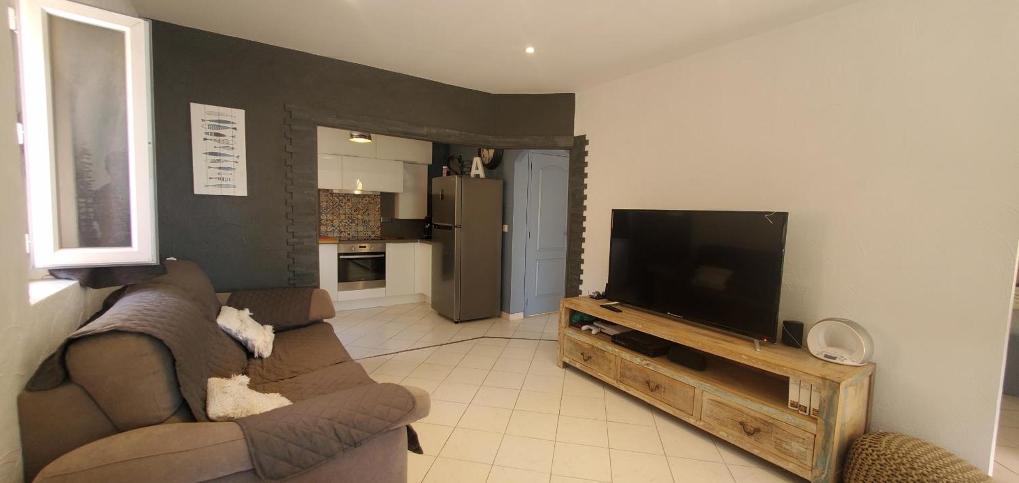 A 50m Des Plages, 1er Etage De Appartement *
